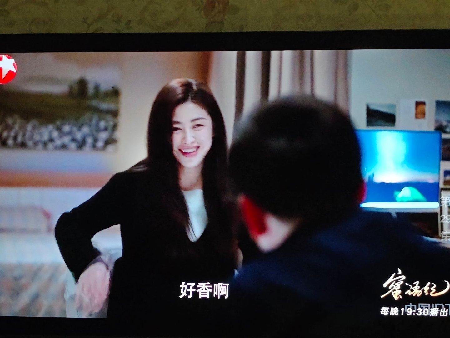 网上都在说唐嫣新剧打不赢隔壁钟汉良的《蜜语纪》，她和朱珠确实有差距，但《爱情没有