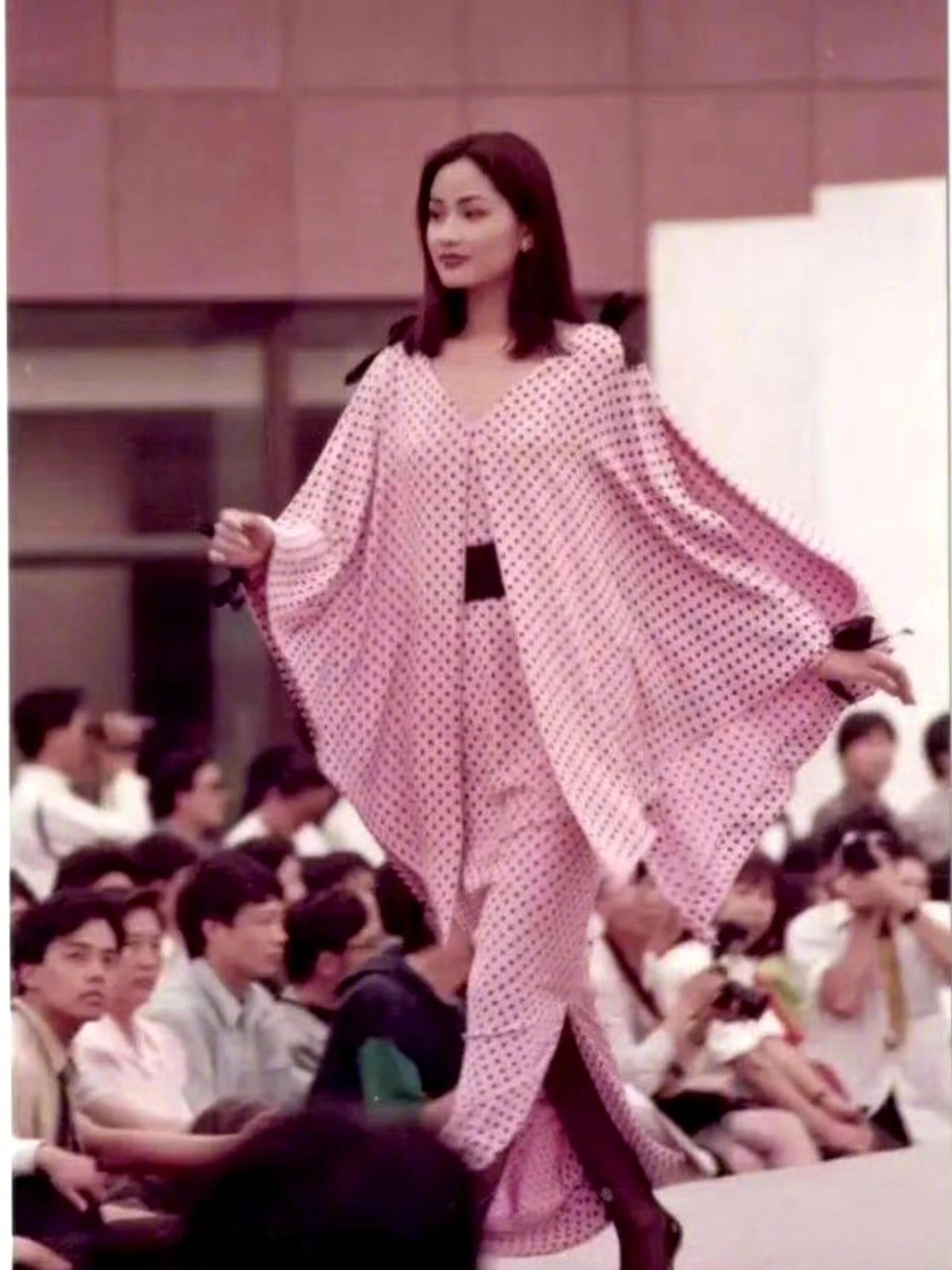 内娱还在靠上世纪末的老人撑着 现在重要的是想看这个上个世纪的顶流，现在的西班牙人