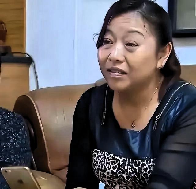 身家不菲的湖南女老板郭漫红，被熟人骗到偏僻处，推进了三米多深、漆黑冰冷的地下排污