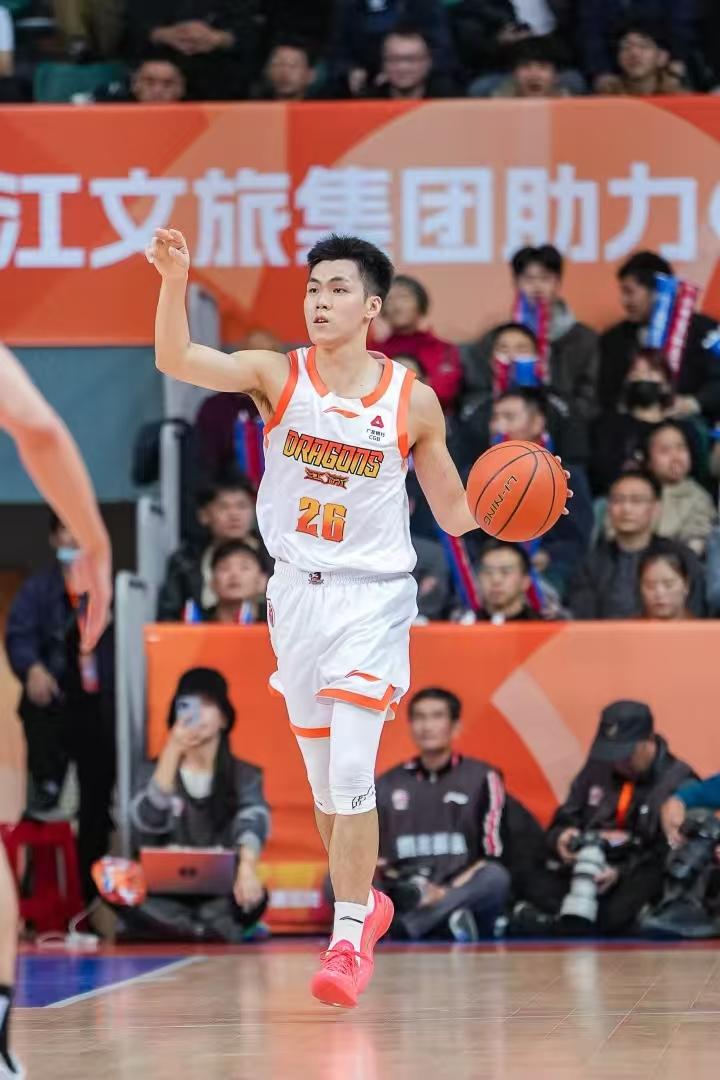 广西球王庞峥麟爆砍34+6+4，率队拿到赛季首胜，老龄新秀已成江苏头牌
目前CB