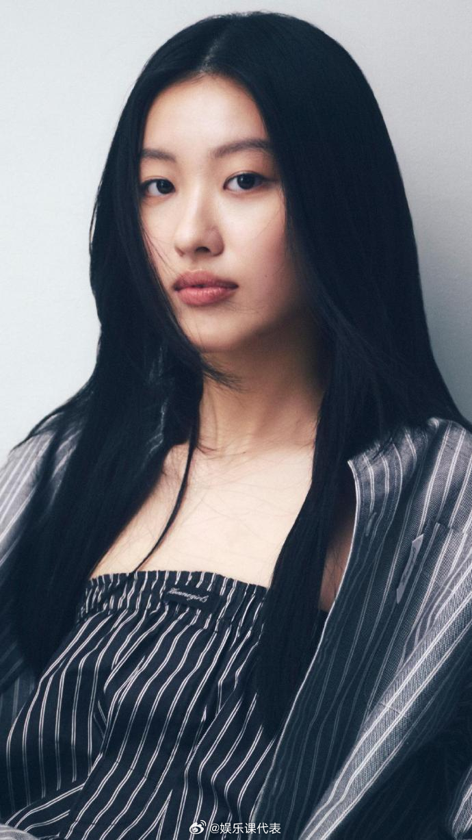 陈奕迅女儿官宣出道 据台媒，香港华纳音乐今天官宣，陈奕迅女儿陈康堤正式加盟，并即