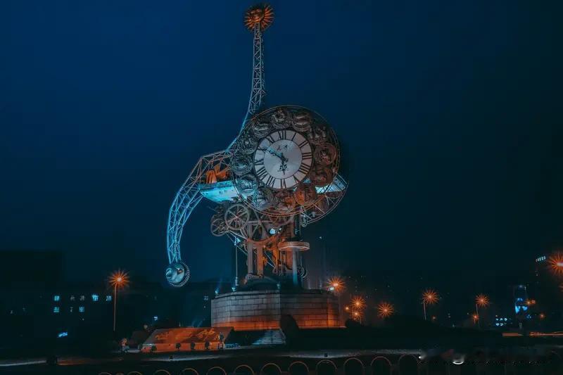 在逐梦之途，我们皆奋力奔跑🏃 有时，也需小小助力给自己鼓劲💪 这口赛博之钟，