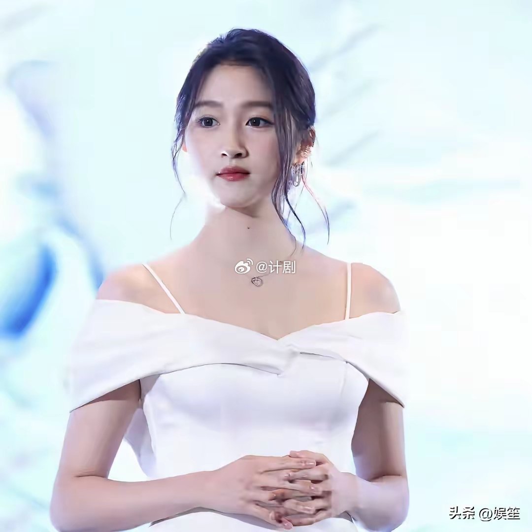 怪不得贾玲和沈腾一直不找关晓彤拍电影呢，明明几个人在王牌对王牌上关系很好，却除了