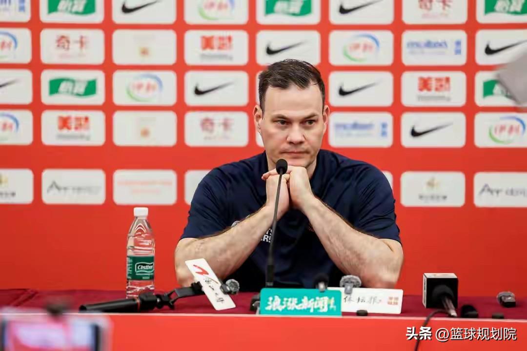 荷兰主教练赛后盛赞中方的行程安排以及配得上比赛的胜利。

中国男篮对阵荷兰赛后，