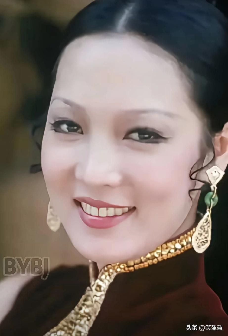 曾是邵氏黄金时代的“风月片女王”，与恬妞是同父同母的亲姐妹，后因嫁给岳华选择淡出