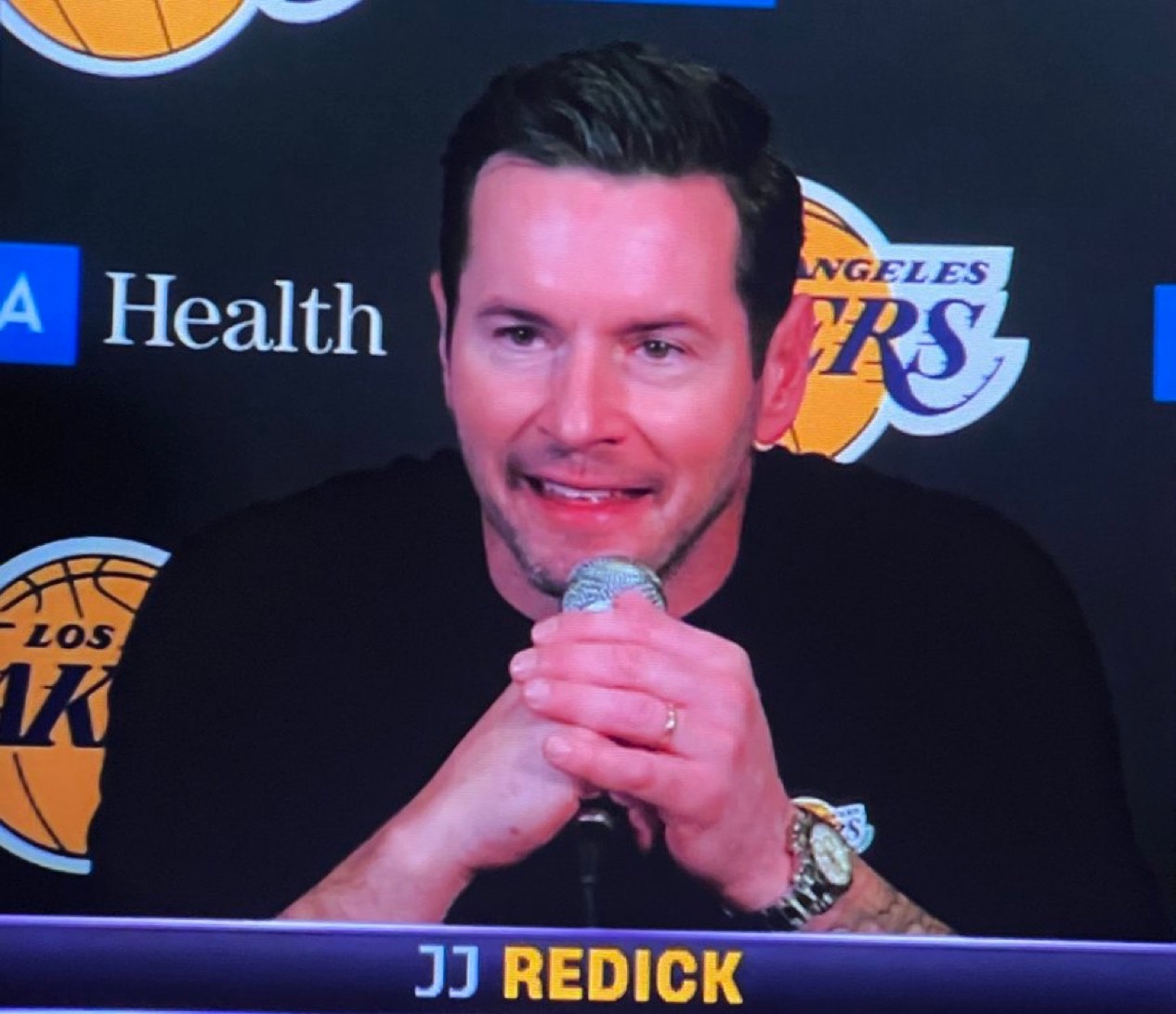 雷迪克谈艾顿的眼睛受伤：“他看起来像个海盗。我没有开玩笑的意思……但他确实像海盗