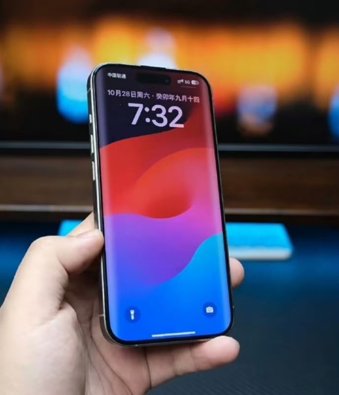 首款曲面iPhone 预计2027年发布。这就有点搞笑了，安卓和国产旗舰都玩腻了