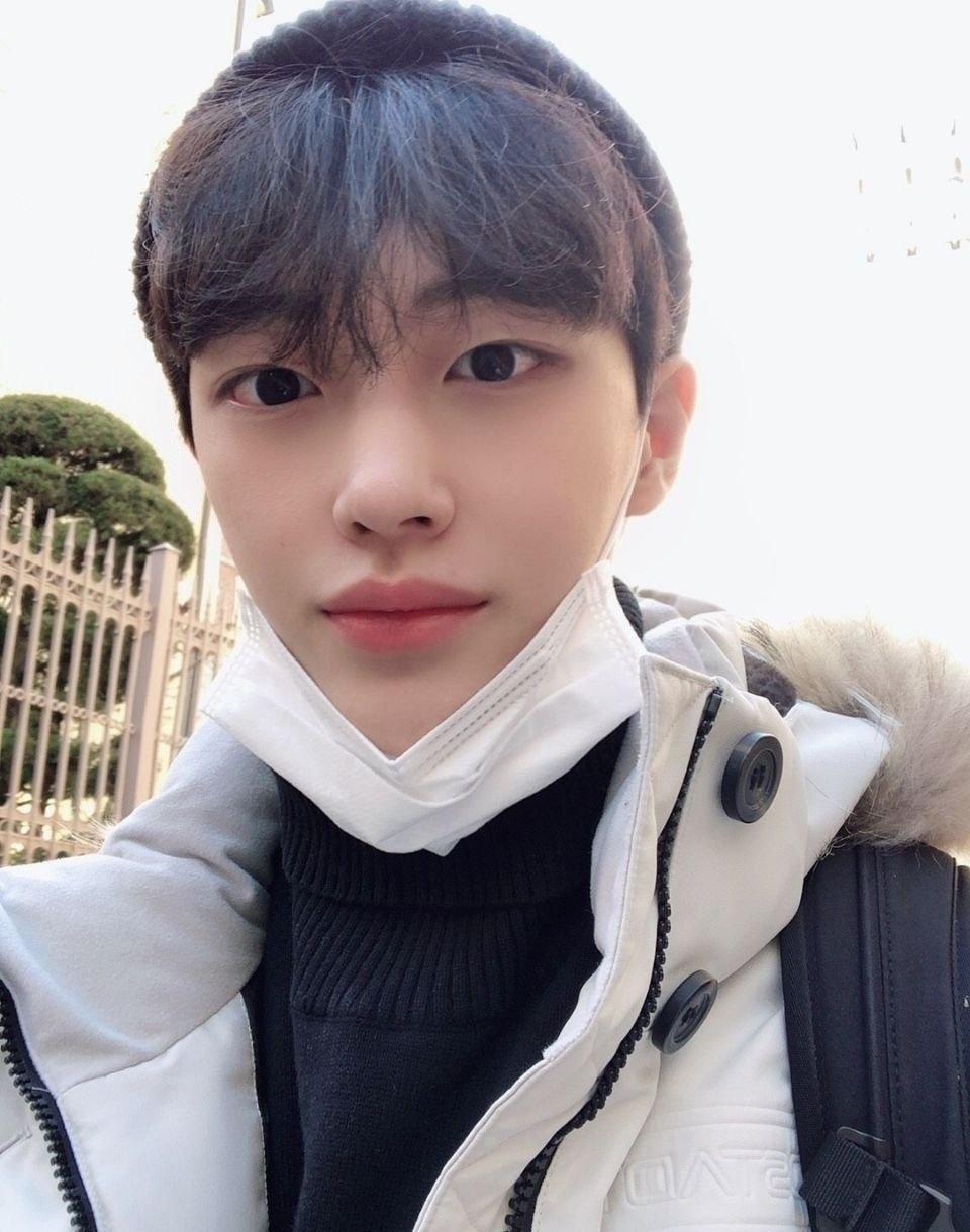 朴元彬更新儿时照片 