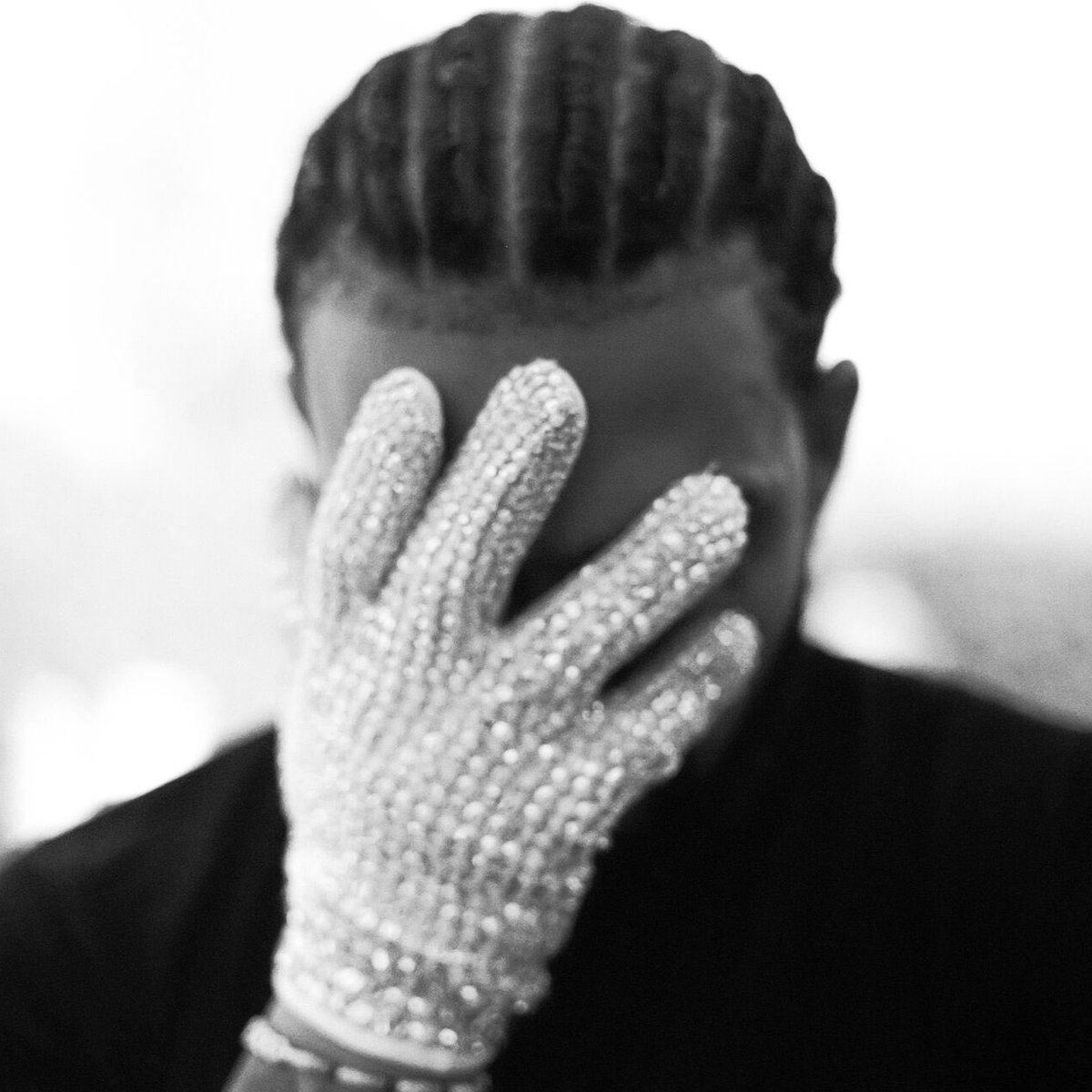 意料之中！Drake 三张专辑包揽专辑销量榜前三据 billboard 报道，D