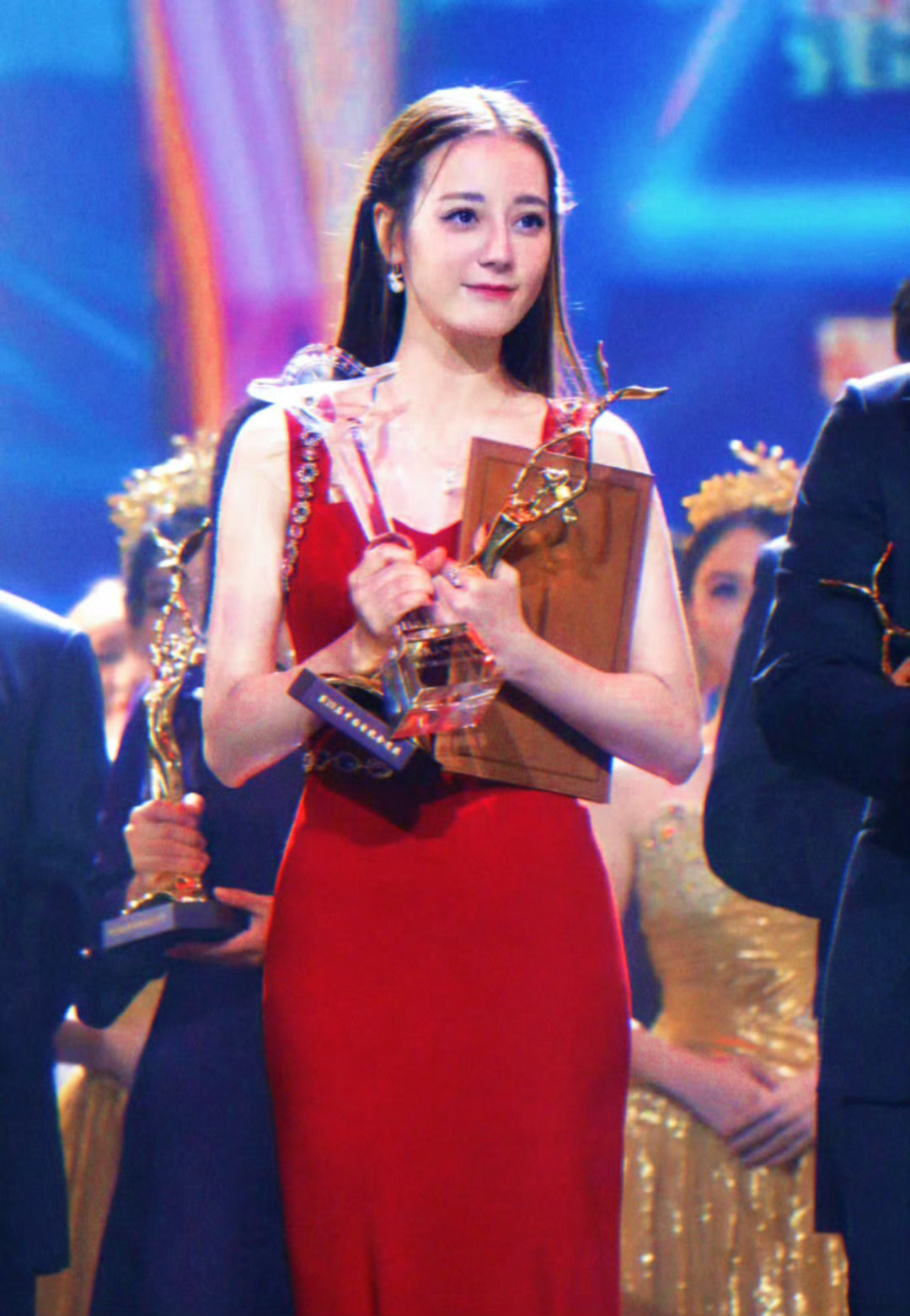 杨幂杨紫迪丽热巴 2025爆剧女主其他人不知道，只知道纯天然大美女迪丽热巴是最年