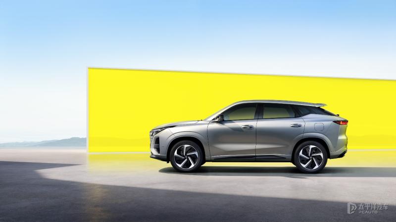 权益价9.89万起 2026款长安UNI-Z PHEV上市 综合续航1250km