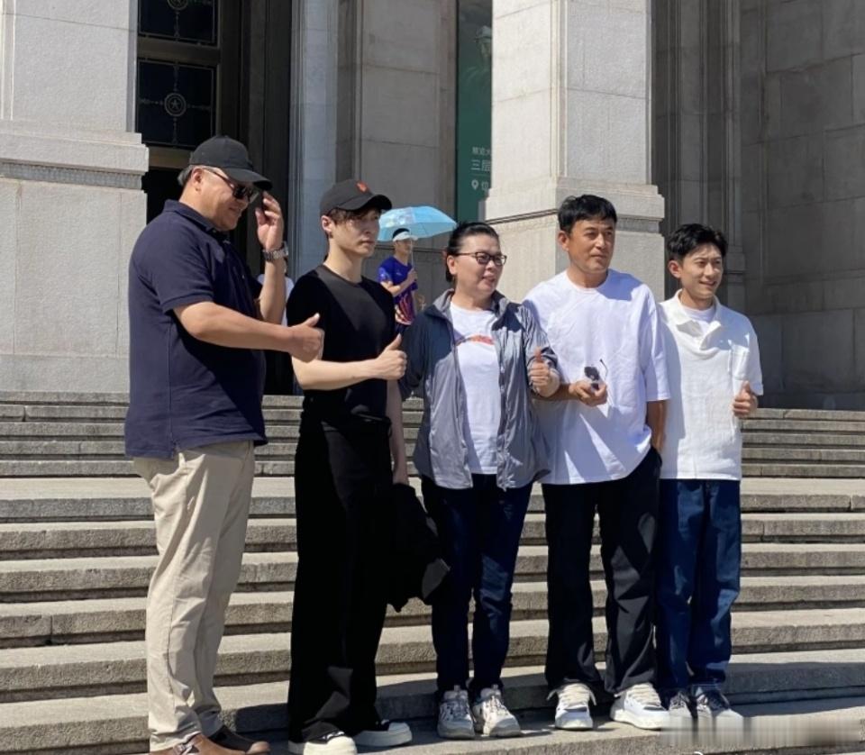 宝贝这身型 这线条比例 真是绝呀