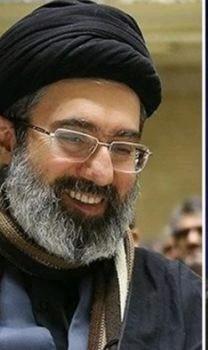 穆杰塔巴哈梅内伊父子俩都是伊朗最高领袖，和平时代的哈梅内伊这个最高领袖当得还是幸