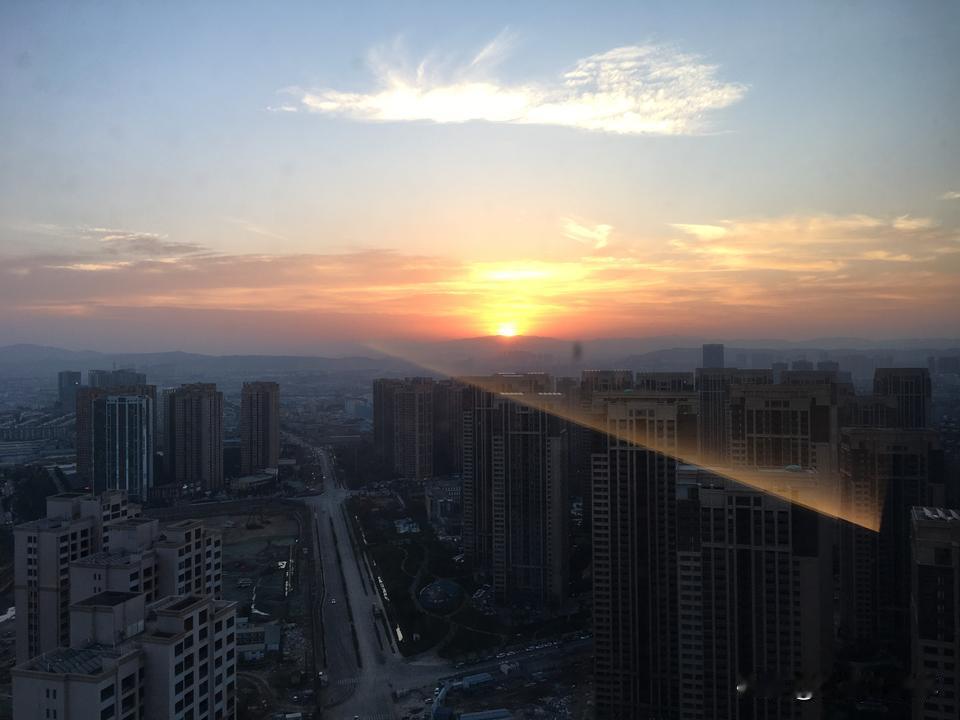 穿过人潮，越过山海，意外的惊喜从此开始，怀念泸沽湖的美，想念那时的风吹初夏，还有
