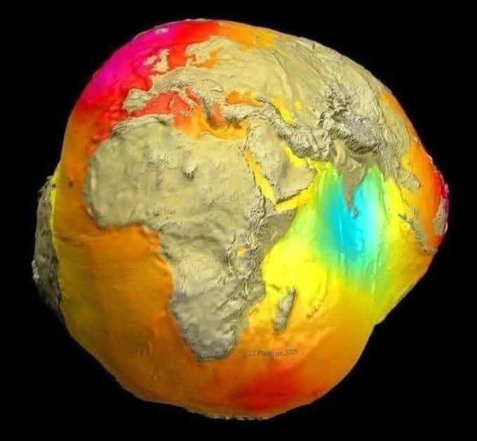 地球引力图，美国宇航局的 GRACE 卫星根据地球的大小和形状生成了地球大地水准