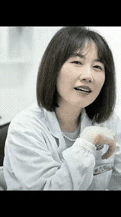 视频究竟是谁拍的？目前怀疑对象有三个群体。

第一群体是自拍，若是他俩自己拍着玩