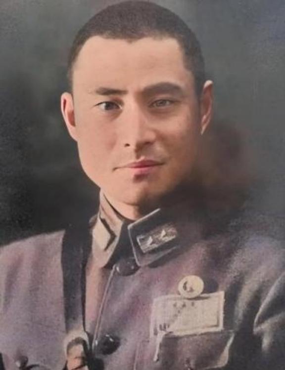1975年，蒋介石得知黄维被特赦的消息后，立刻邀请他前往台湾，不仅补发了他被俘2