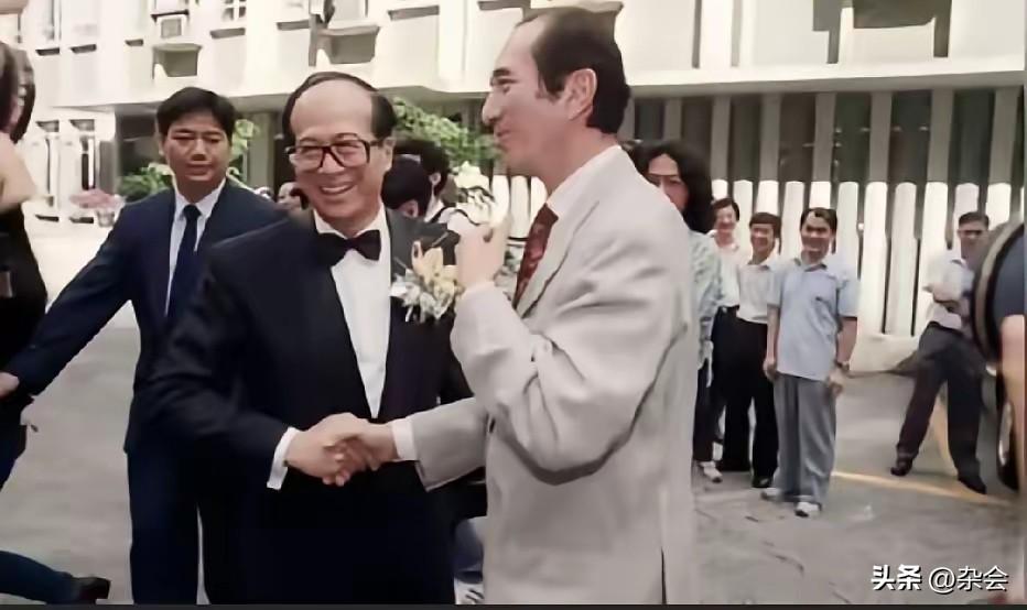 李嘉诚长子李泽钜大婚，赌王何鸿燊亲自道贺！

  1993年那场婚礼，宾客阵容堪