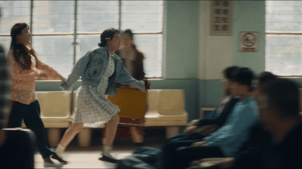 我的妈耶没送出去的礼物叫青春东玉和彩霞的友情是我看过最动人的。两个人一起成长，分