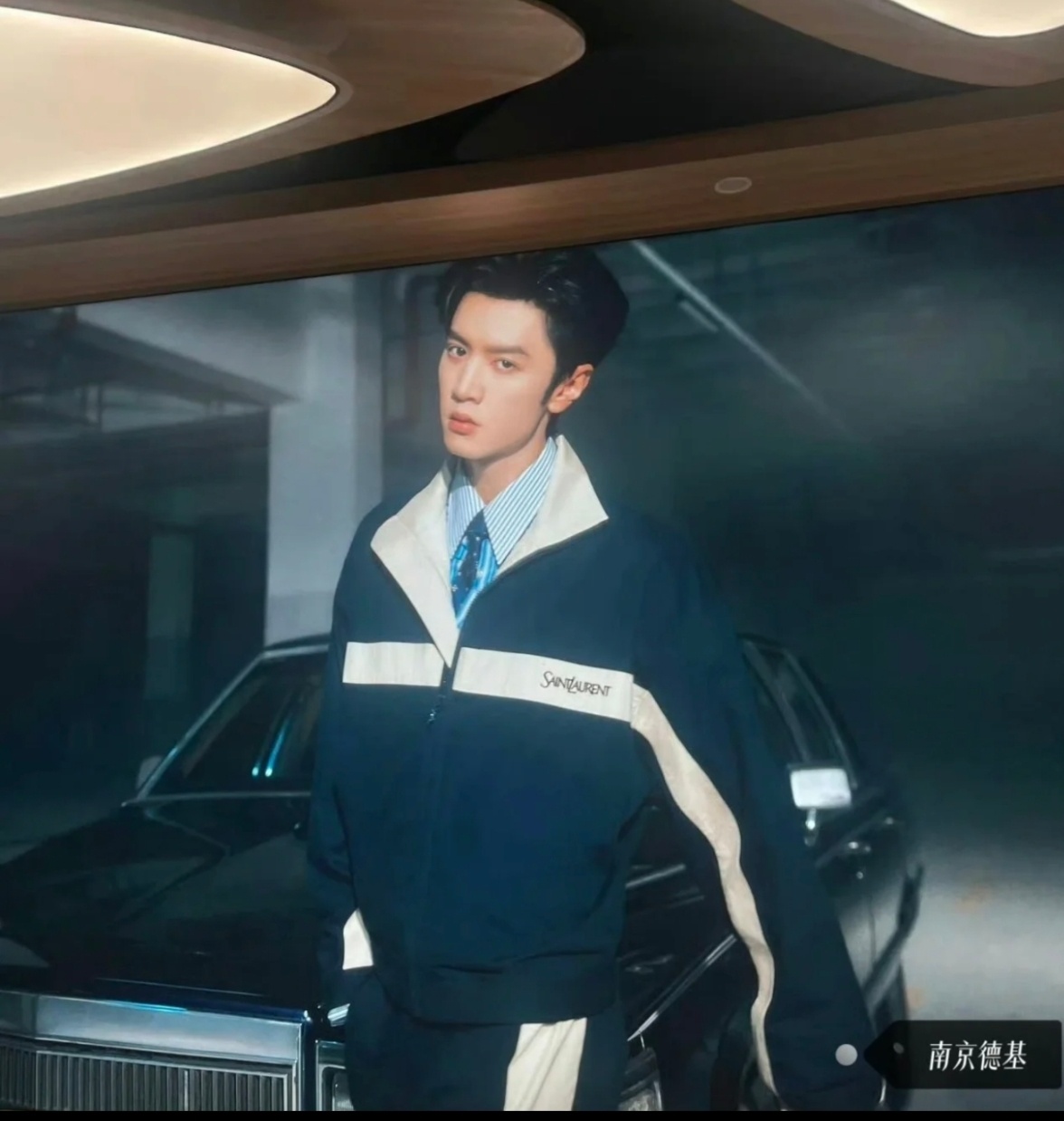 圣罗兰中国形象大使陈哲远中国首位男演员拿到成衣这个抬头＋今年秀唯一邀约中国艺人＋