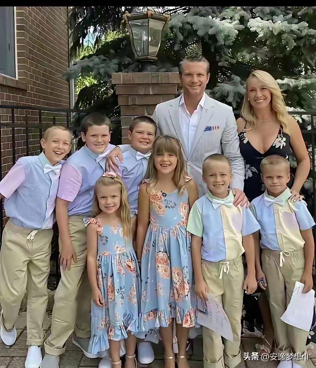 小赫拼命努力工作的原因找到了，跟着老特唯命是从，煽风点火，拼命巴结，说瞎话不带脸