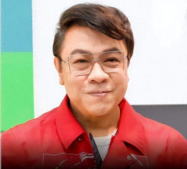 蔡康永站台“台独”分子挥应援棒品牌连夜切割几十年体面一夜碎光