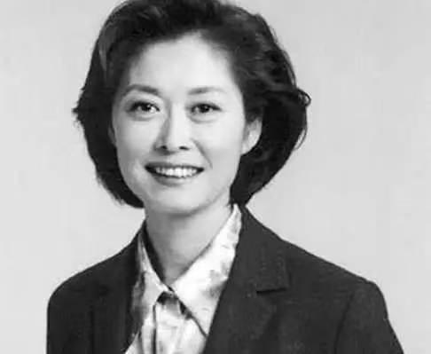 那个怕遗忘的"敬大姐"，被71岁的脑出血带走了——女儿一句话，戳穿了母亲最深的恐
