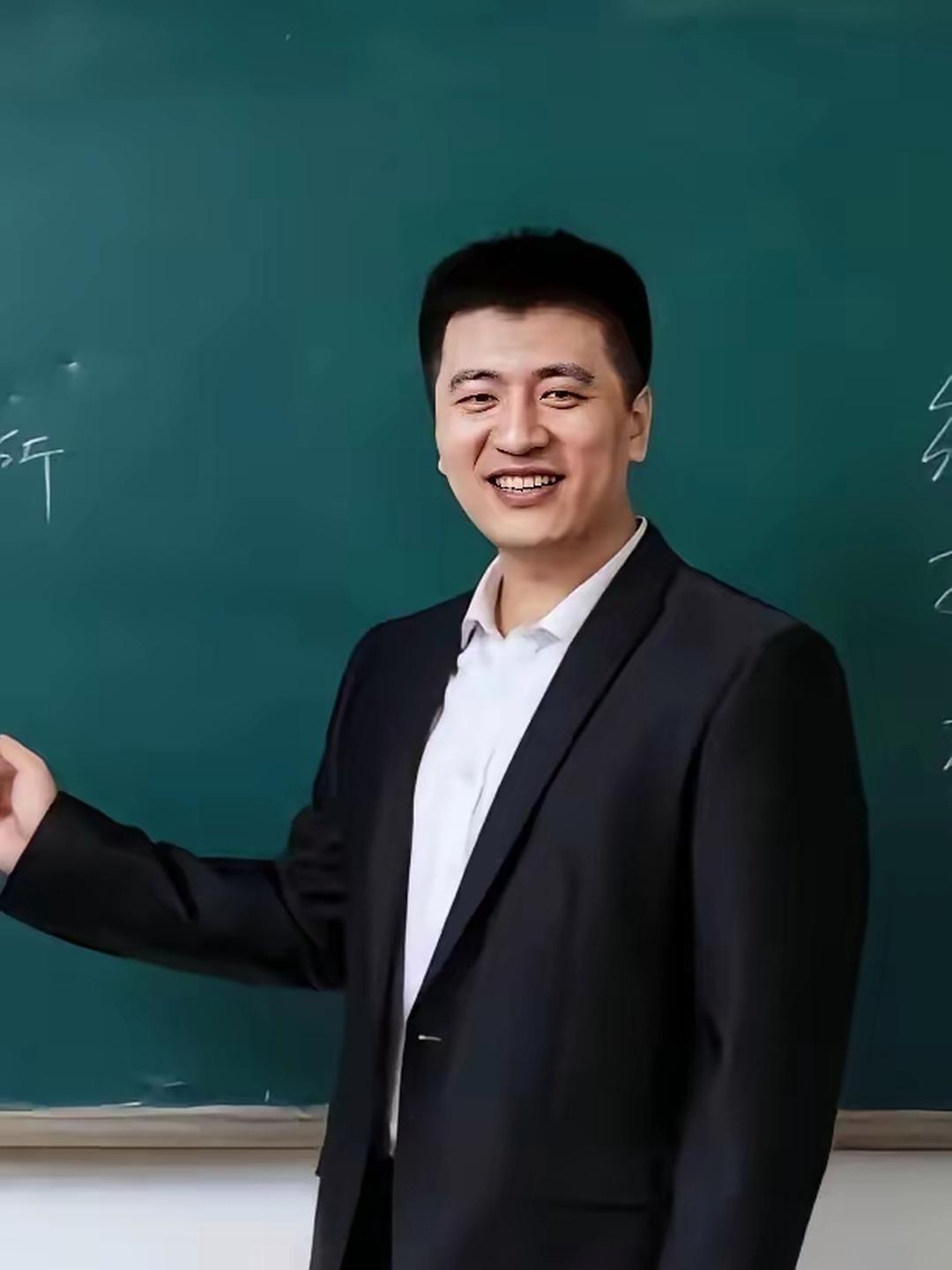 张雪峰劝人考研，无非是贫困子弟，农家孩子能大显身手的一次机会，毕竟考完研之后工作