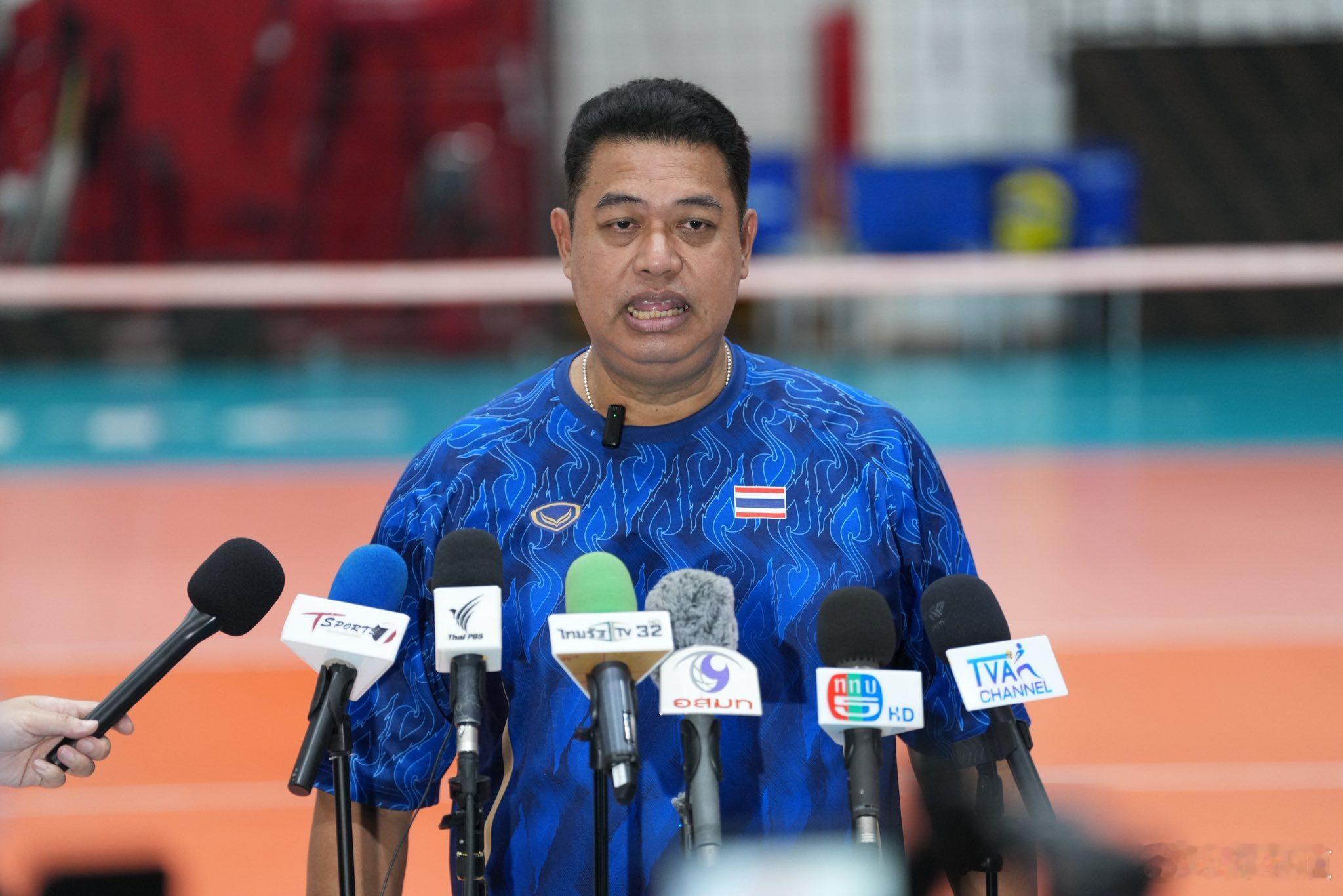 国际排坛动态泰国女排4月8日，首批泰国女排国家队队员已正式集结，进驻泰国国家体育