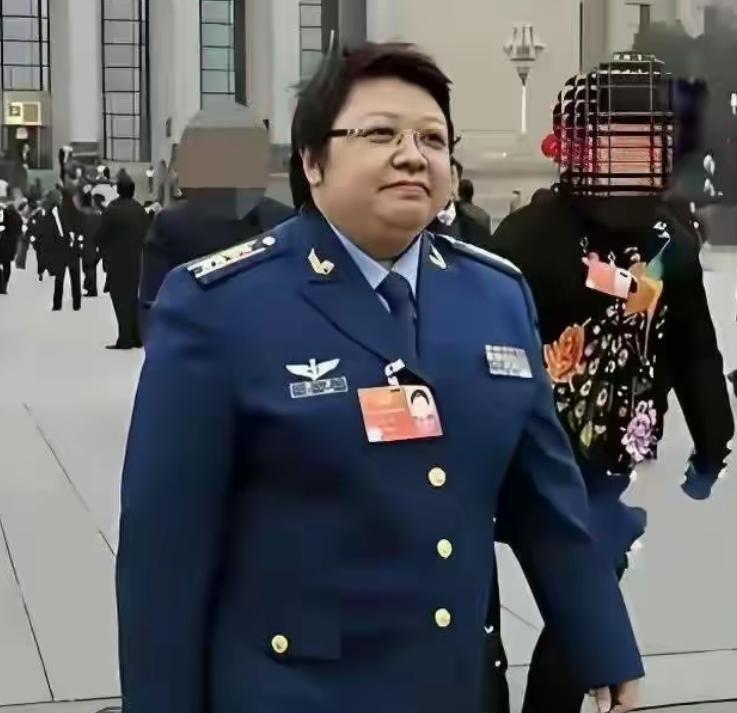 我是国家的韩红，我是人民的韩红，我是社会的韩红，分量这么重的话，韩红真的没有必要