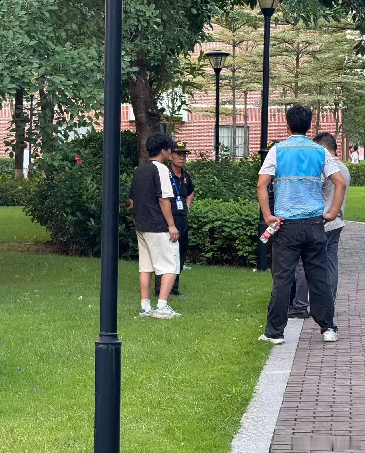 联通人员入校推销与学生发生冲突开学季校园营销年年上演，这次冲突把野蛮推销的问题摆