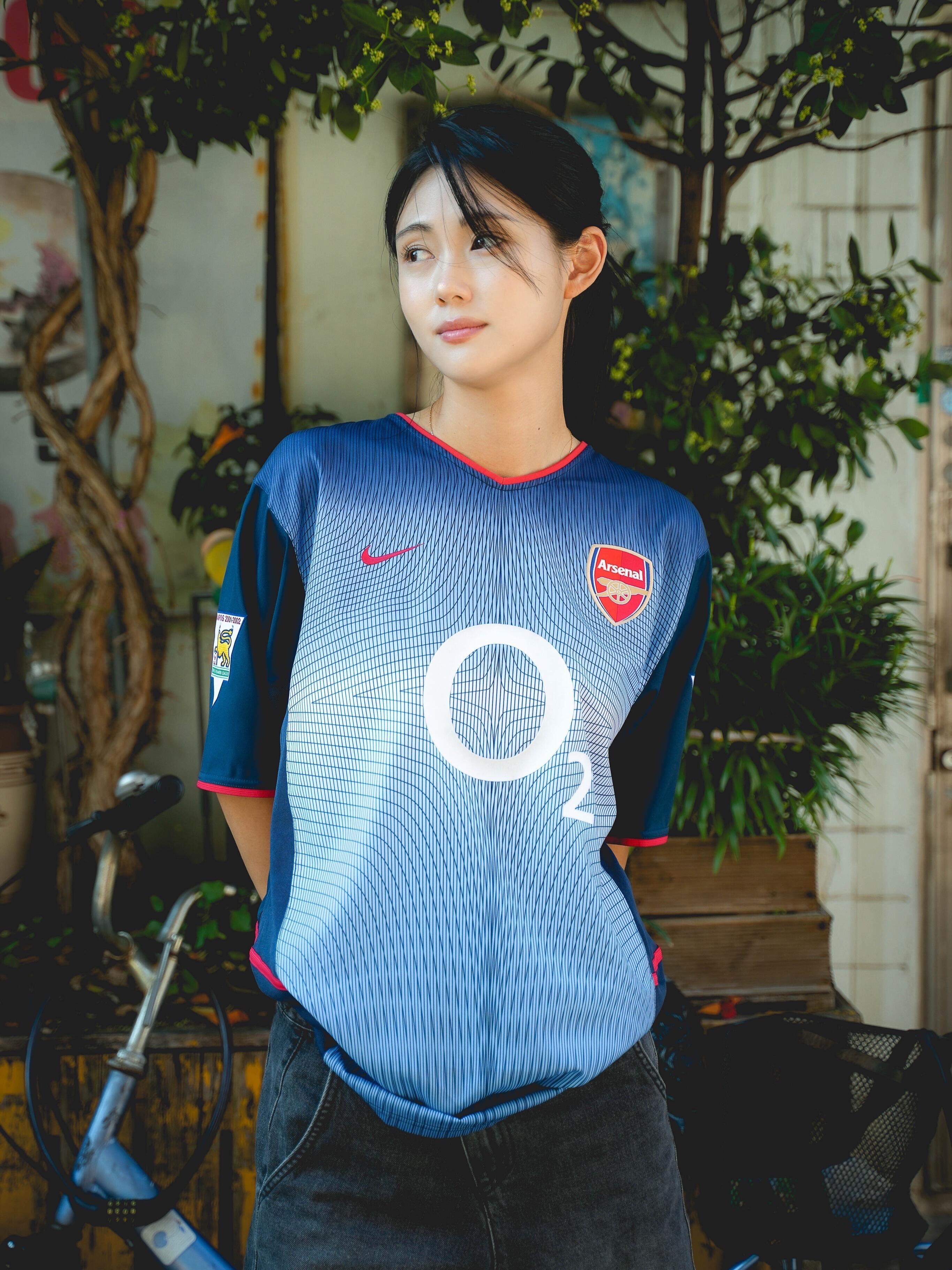 篮天下穿球衣的女孩 枪手最佳客场球衣！Images via myho0218 男