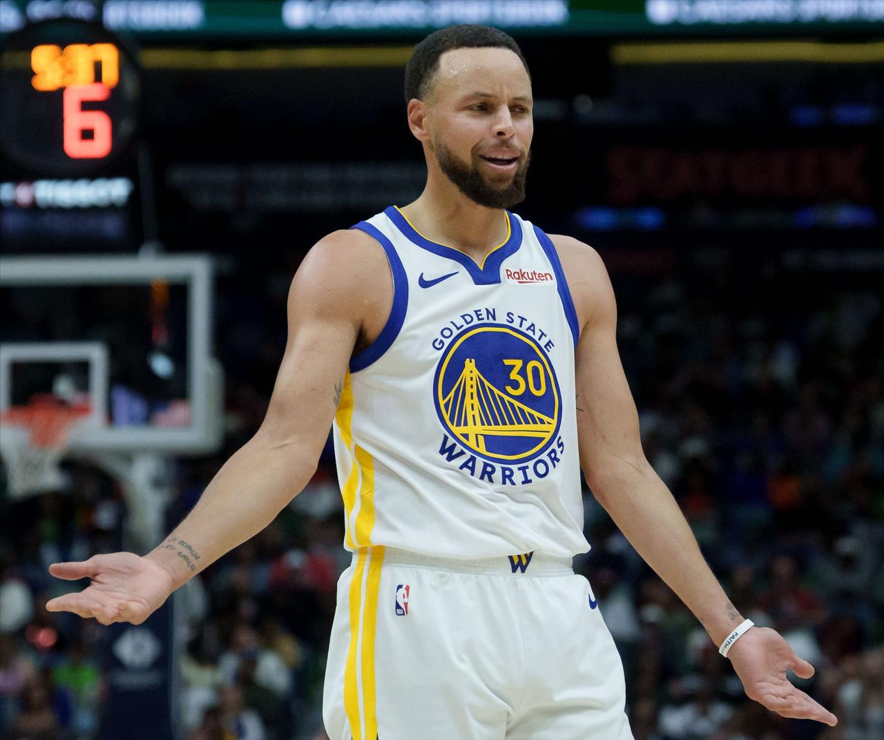 勇士VS开拓者，篮板球对比：

勇士：32个篮板球，9个前场，23个后场
开拓者