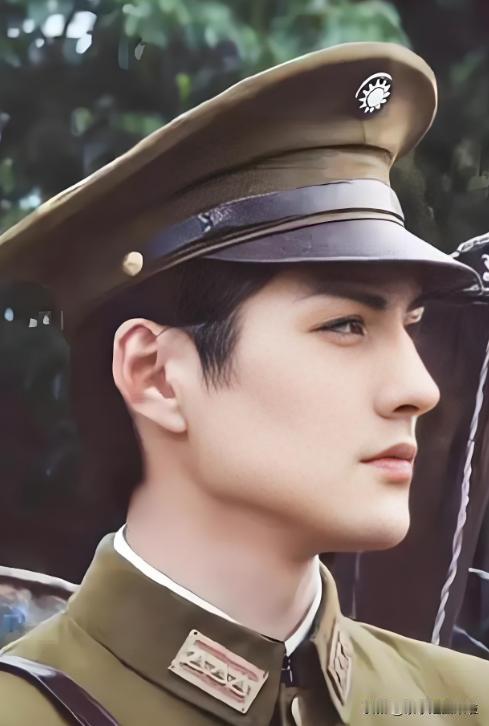 2000年，21岁的严屹宽被上海一个富婆看上，富婆提出用1个亿包养他，日后不用努