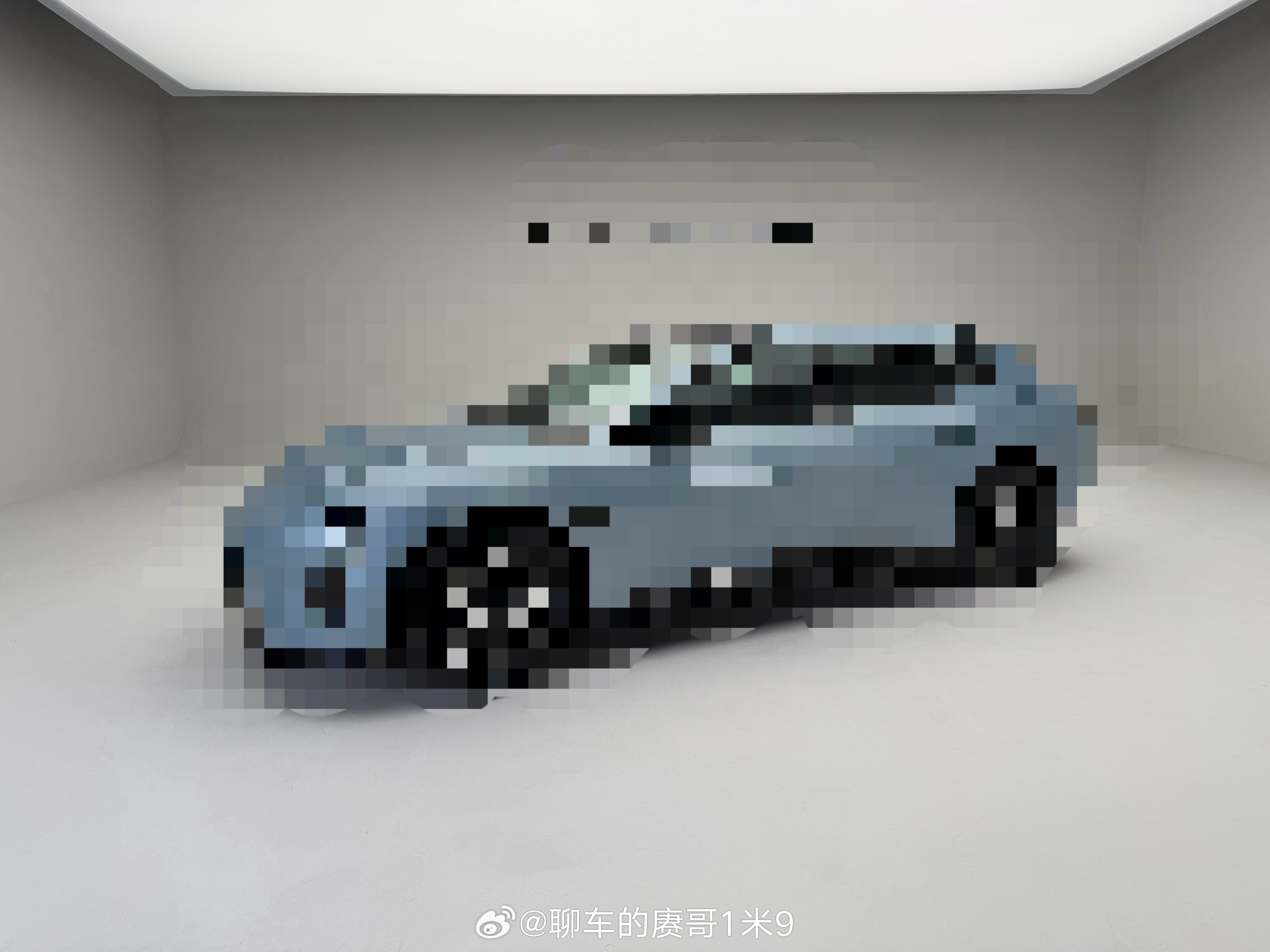 刚才拍了一台车啊真好看啊真好看搭配这个棚景优雅！4月2号能看到赓言赓语