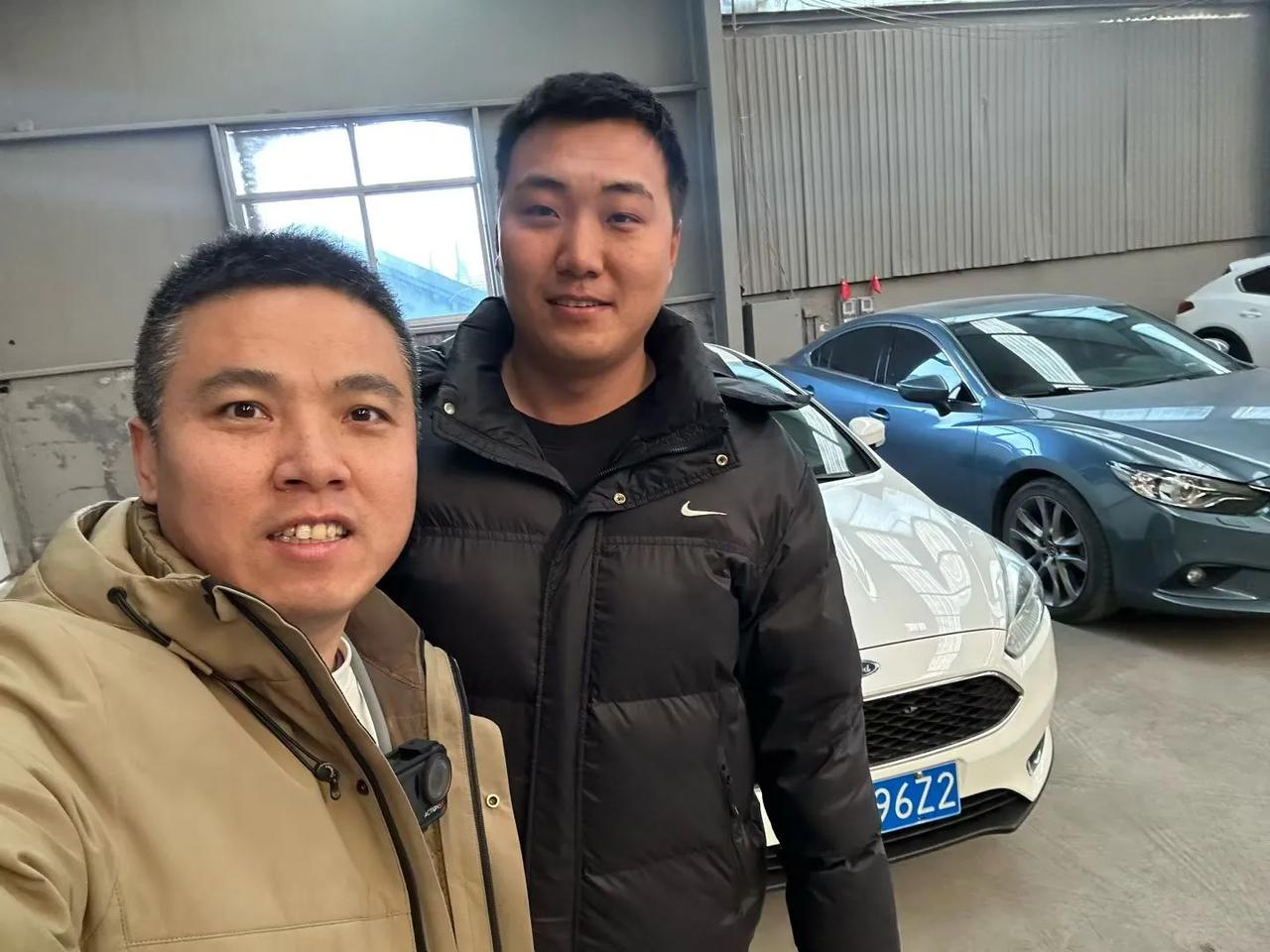 给阜阳颍上兄弟淘的福克斯，交车[玫瑰]
乌兰察布兄弟买的自营车，发物流[玫瑰]