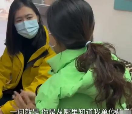 上海，女子夜里洗衣服，却遭到了楼邻居投诉，说她家洗衣机落水管声音扰民，经城管调解