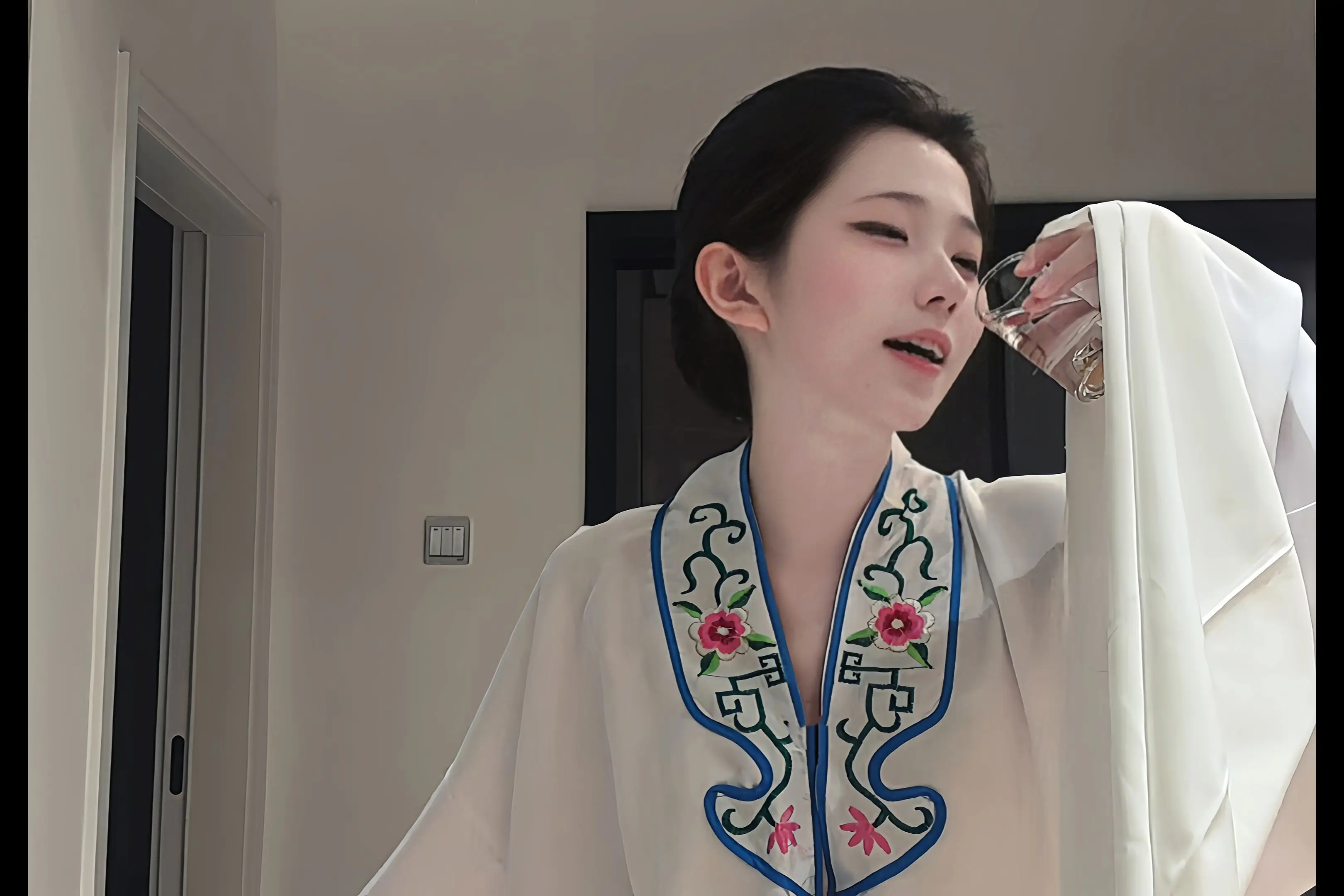 爱恨两茫茫  问君何时恋