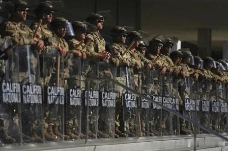 美媒华邮称，特朗普拟在国民警卫队中设立由600人组成的快反部队，以在美国发生示威