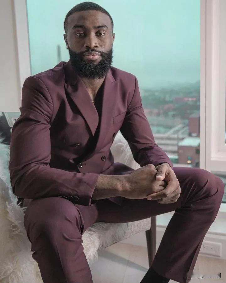 杰伦布朗，一个被NBA高阶数据抛弃的球员。何为高阶数据？总结来说就是球员效率，在