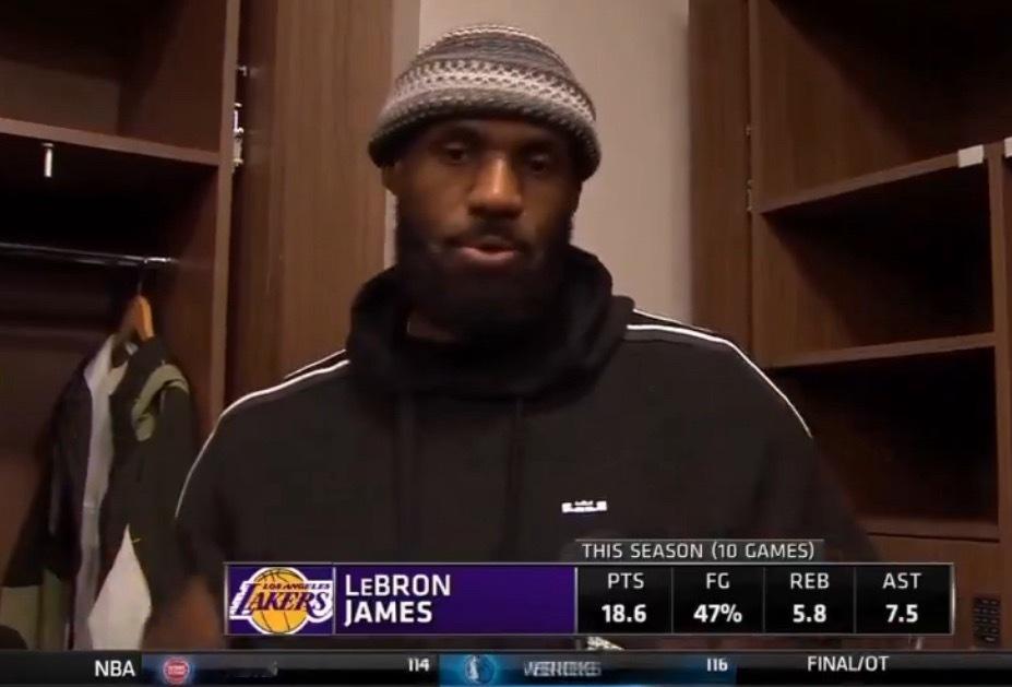 勒布朗表示：“你的进攻占比饼图得有大幅调整才行，不能只靠单打或者大量的挡拆战术来