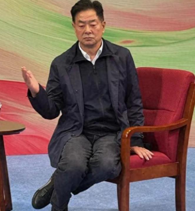 濮存昕老师都这么老了啊，年轻时真的老少通吃。年轻的时候真的很帅，还有王志文也很帅