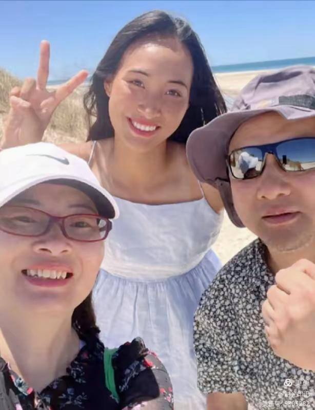 你知道吗？反正我是第一次听说。

郑钦文中网夺冠了，恭喜她。赛后采访中，她说赛前