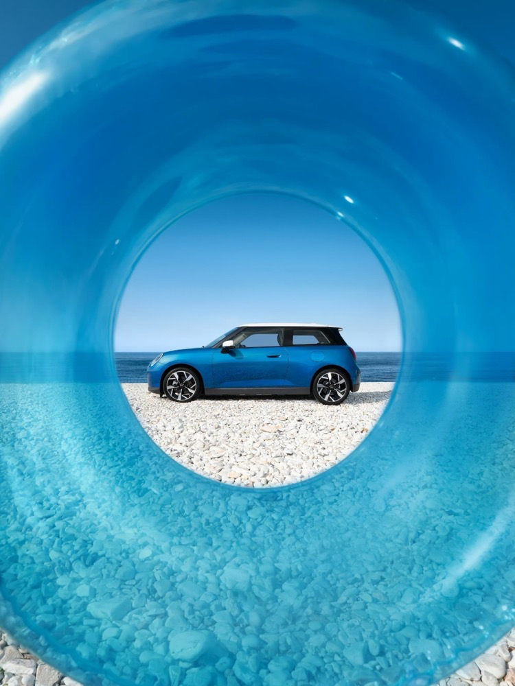 MINI推出全新电动MINI Cooper“最小单位的海”限定配色，限量52台。