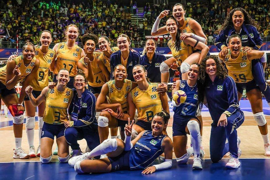 排球 📢 🇧🇷巴西女排备战南美锦标赛17人名单，冠军妥妥的：🏐 二传：罗