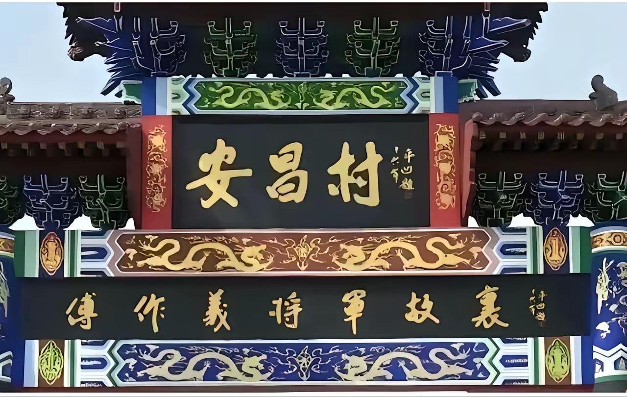 对于贾平凹，我认为散文第一，字画第二，小说第三。
小说当中，废都第一。