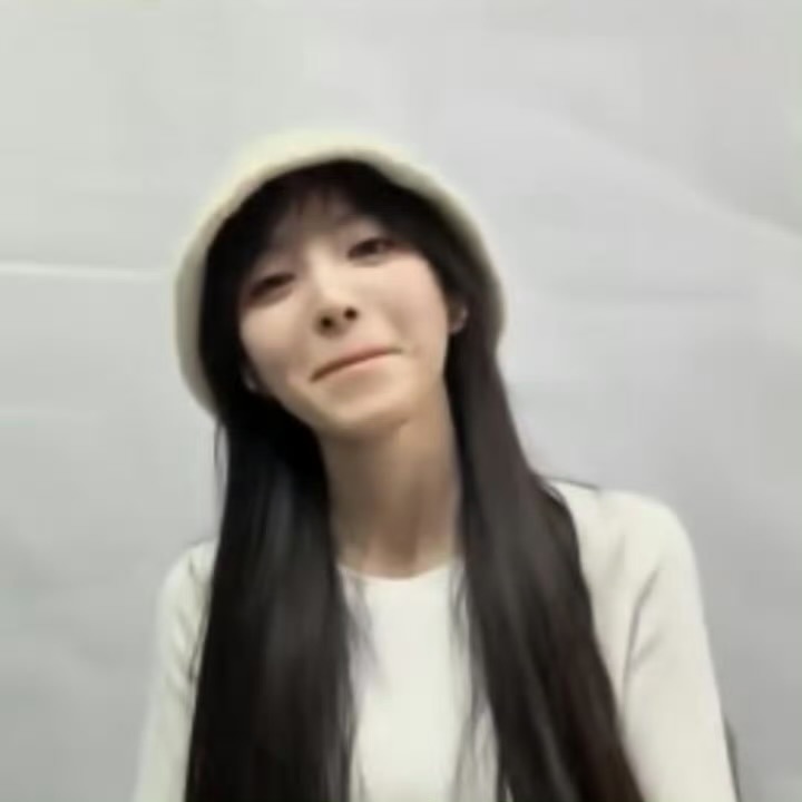 哈哈哈哈哈哈田曦薇回应自己的奥特曼跑步姿势“地球上本来没有奥特曼，直到出现了樊长