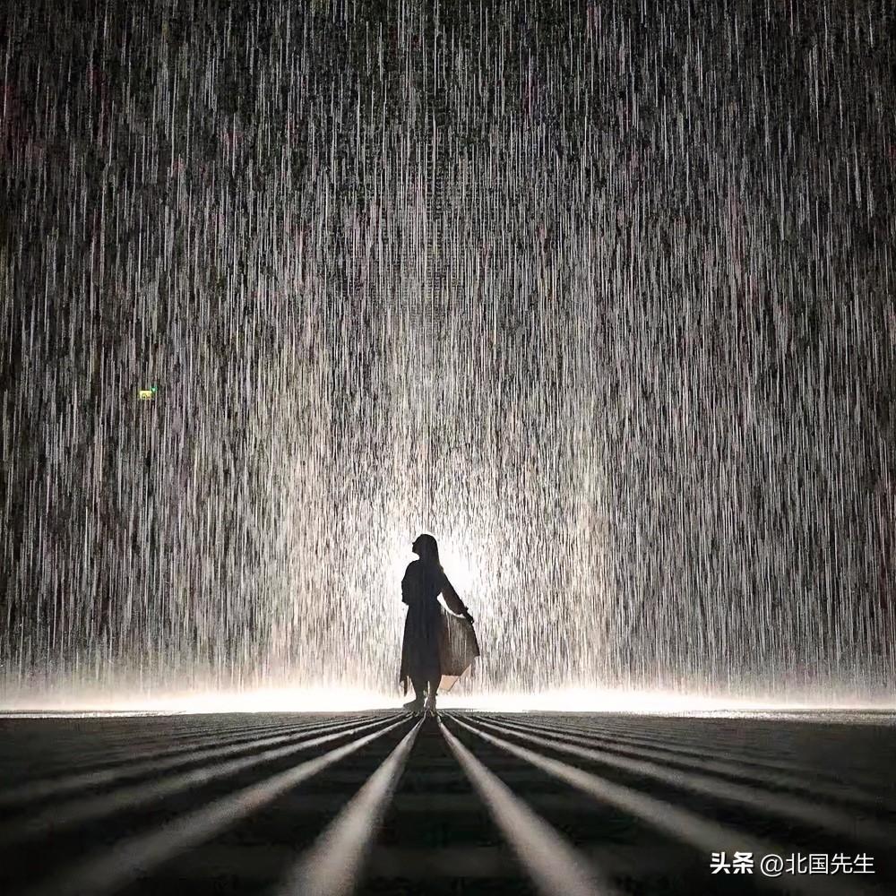 为什么讨人喜欢的女人总是嫁给蠢物？
因为有脑子的男人是不会娶讨人喜欢的女人的。