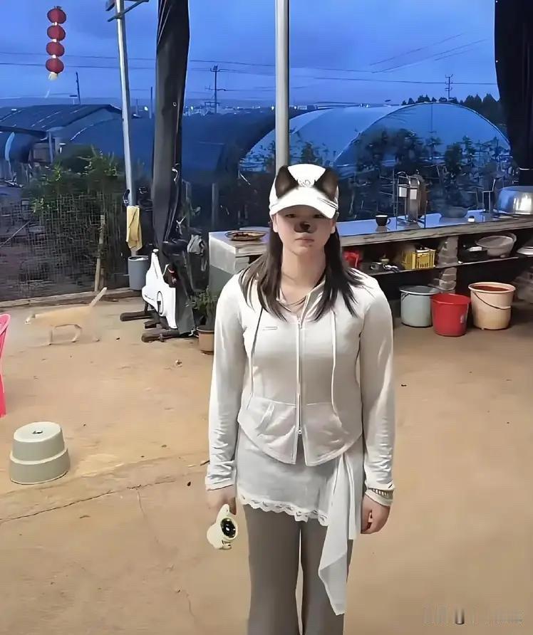全红婵近照大变样！近160cm留长发，休闲裤跳手势舞，生图判若两人

一段全红婵