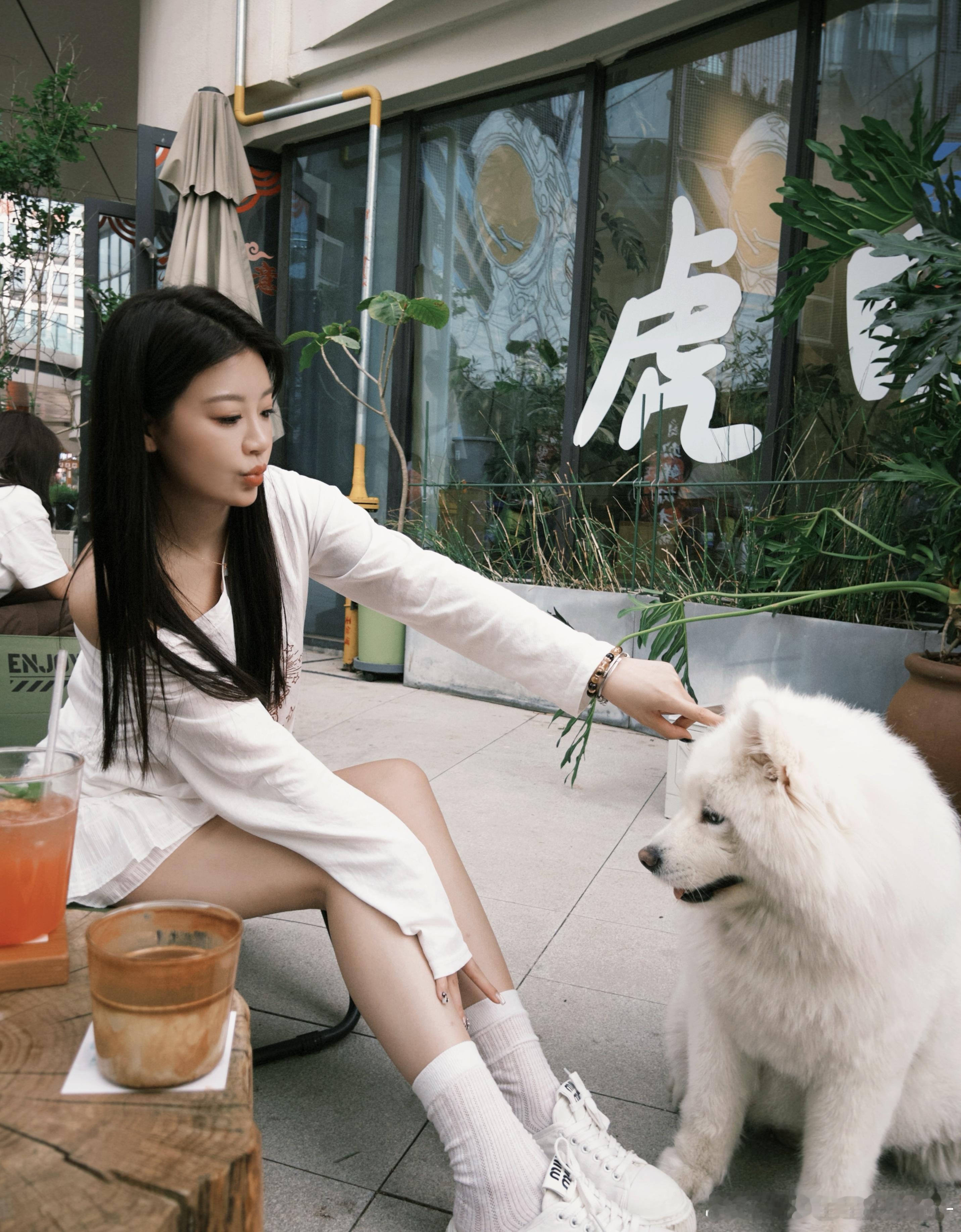 好爱我的狗[抱抱]  ​​​